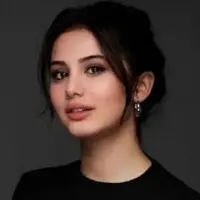 تصویر شخصیت آسمان در رمان هفت هزار و ششصد قدم تا تو