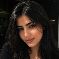 تصویر شخصیت دنیا در رمان این رابطه باگ دارد