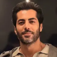 تصویر شخصیت هاتف - پدرام در رمان یادگار اولین مرگ
