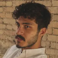 تصویر شخصیت ایمان در رمان خورشید شب برفی