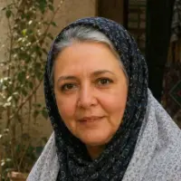 تصویر شخصیت زن عمو زری در رمان خورشید شب برفی